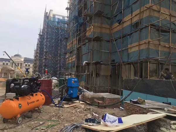 專家就規(guī)范使用聚氨酯材料建言獻(xiàn)策(圖1) 聚氨酯建筑節(jié)能保溫施工