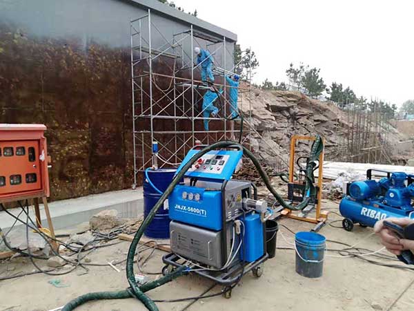 聚氨酯外墻噴涂機(jī)(圖1) H5600T聚氨酯外墻噴涂機(jī)